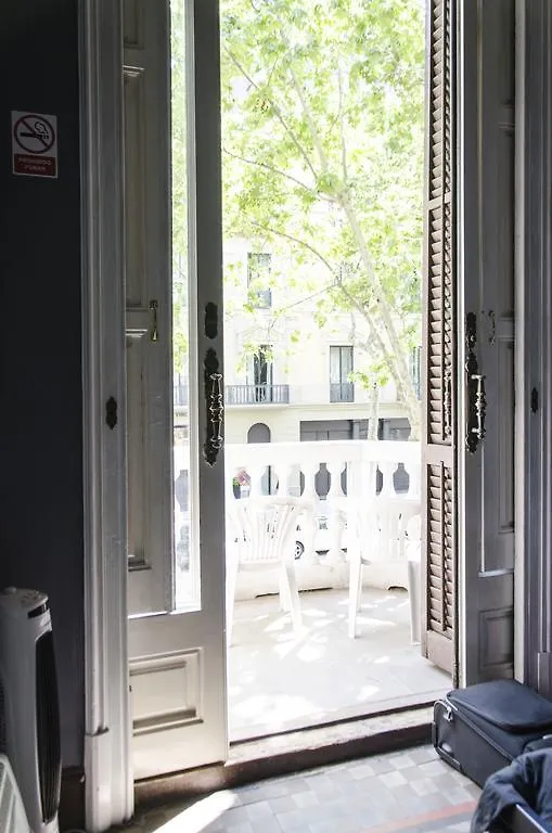 Bed & Art Barcelona Hostel