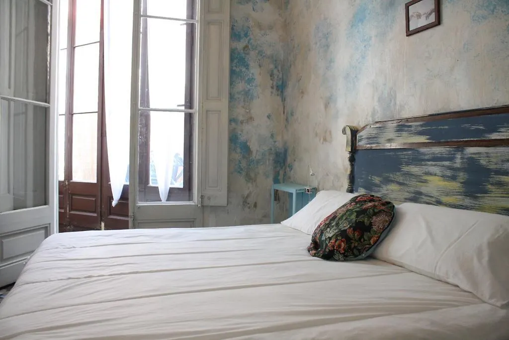 Bed & Art Barcelona Hostel